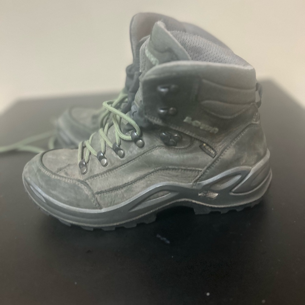 Lowa Renegade GTX Mid Gore-Tex Hiking Boots Womens 8 Outdoor Trail Vibram